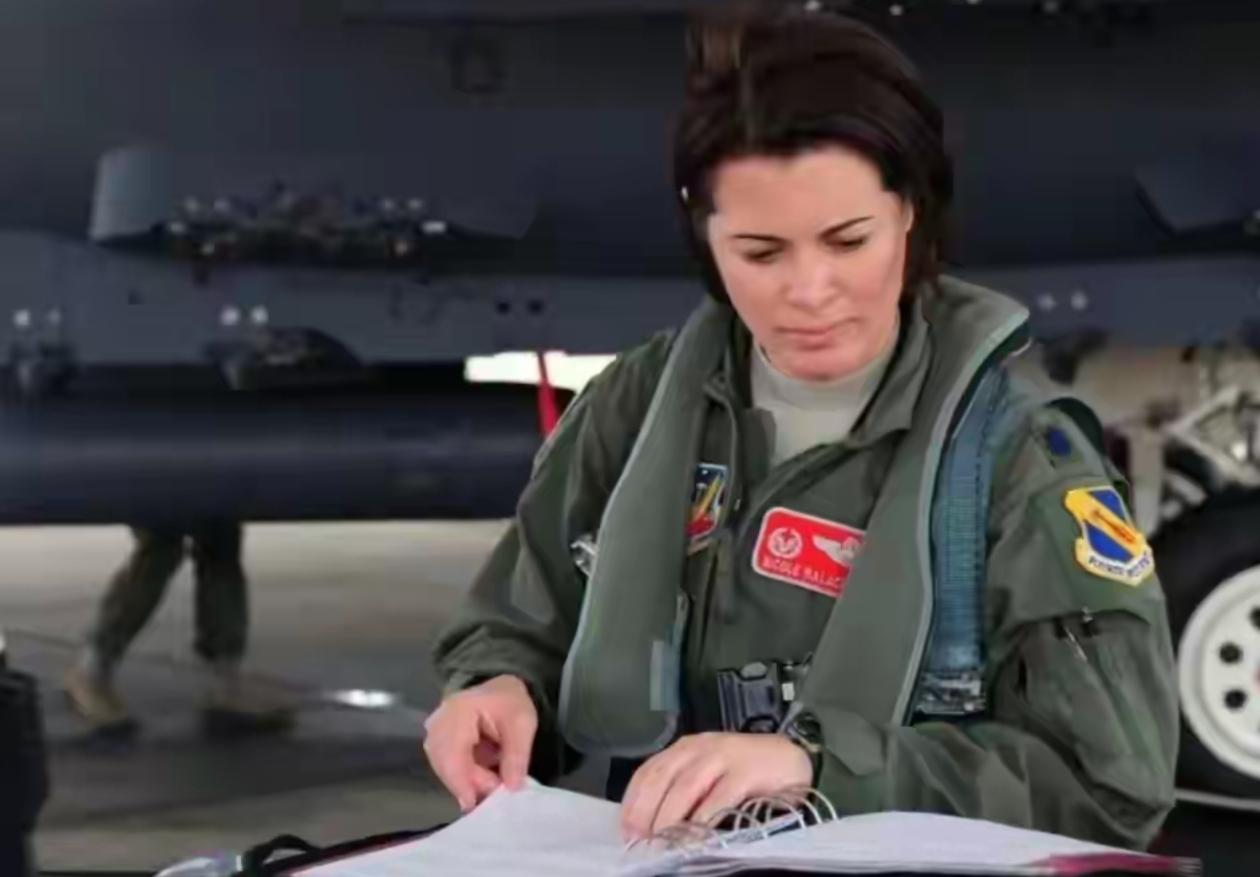 抛开美国政府一直以来干涉中国内政，拉帮结派围堵中国让我们反感不说，其实我们对于美