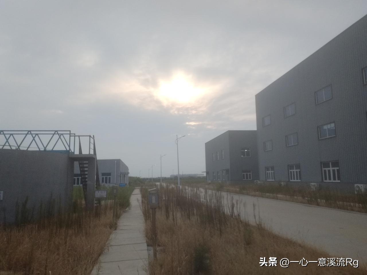 今天是开发区供水厂值班的第一天，虽说是31度的高温，只有中午前后热点，总体来说还