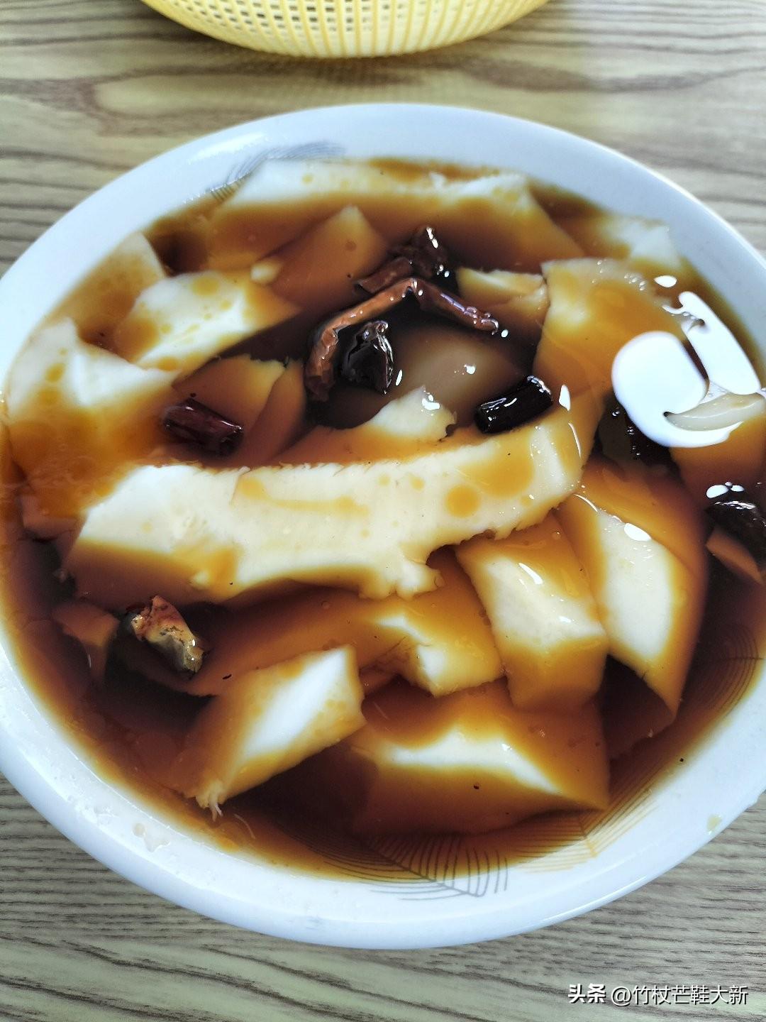 吃老豆腐，来个火烧不为过，火烧夹鸡蛋，也说的过去，最过分的是，有人还要来个肉夹馍