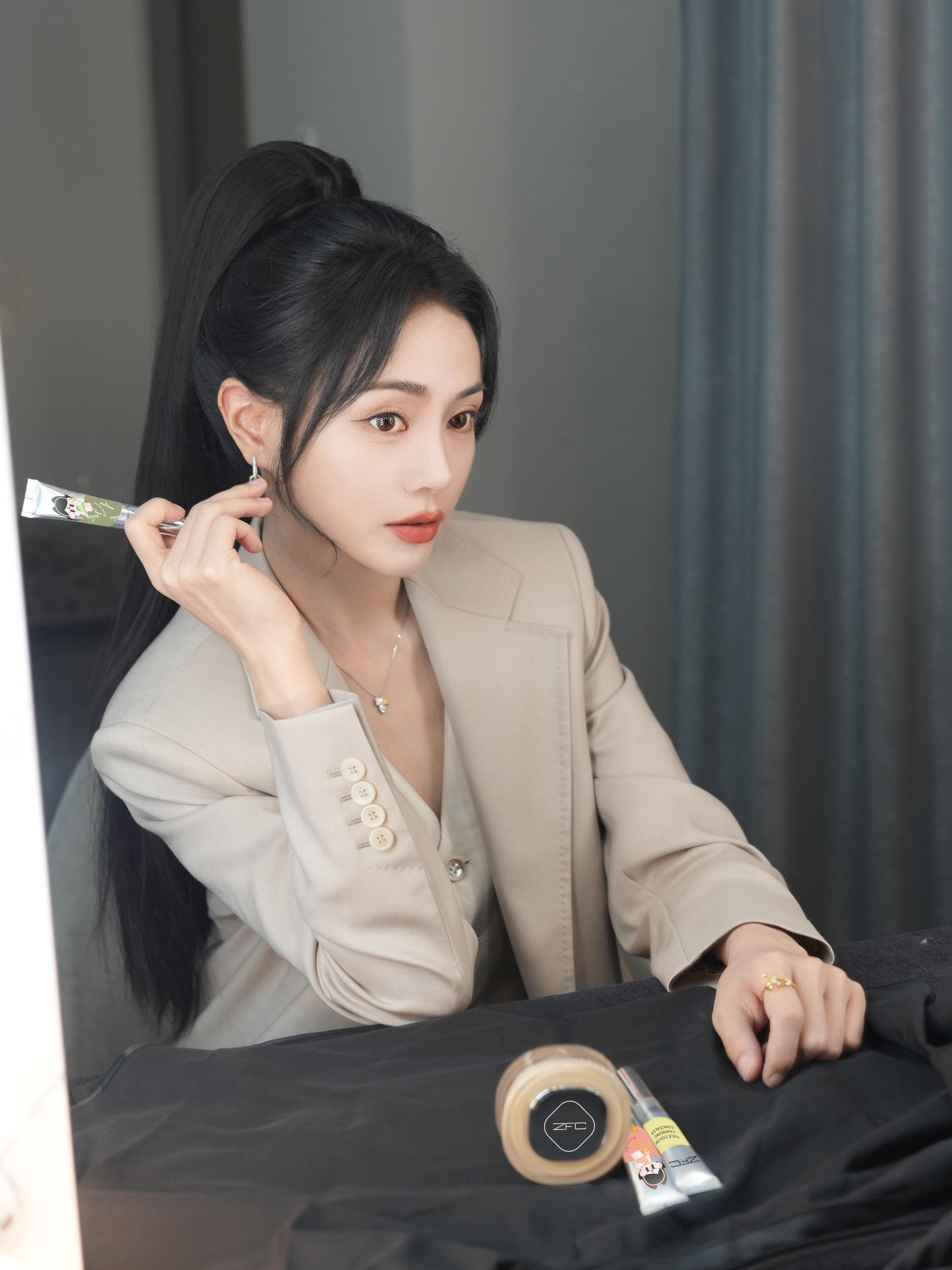 广告的造型都好好看啊谢可寅zfc品牌美妆代言人