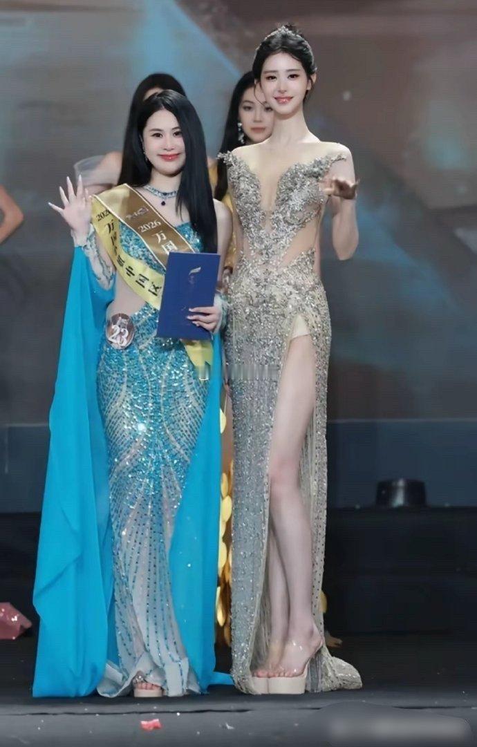 蓝色衣服这个靠什么拿到的选美冠军？ ​​​