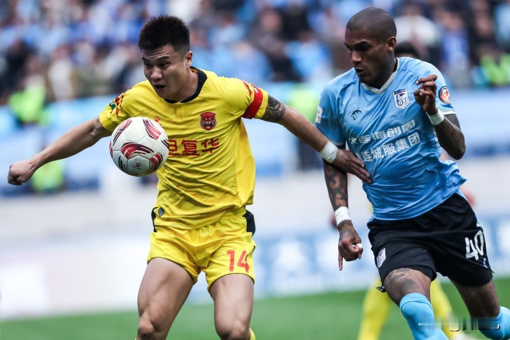 成功冲超！大连英博2-1绝杀上海嘉定汇龙
北京时间11月3日，中甲第30轮，大连