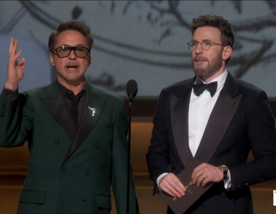 钢铁侠与美队奥斯卡 重聚，颁发两个剧本奖。 