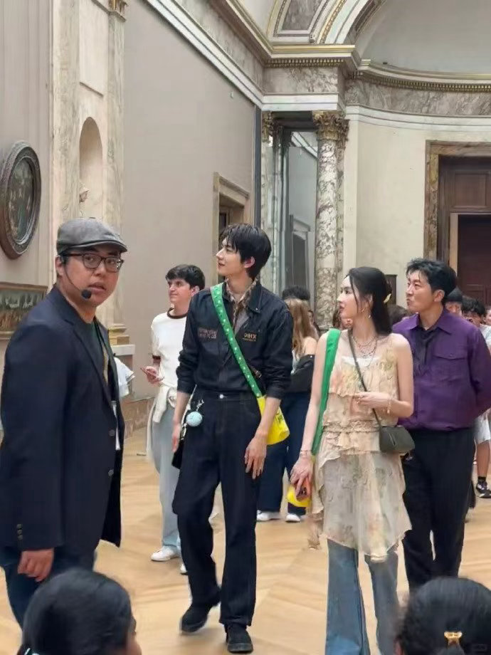 卢浮宫偶遇地球团地球超新鲜世界名画卢浮宫偶遇地球团，地球超新鲜世界名画，谁懂全员