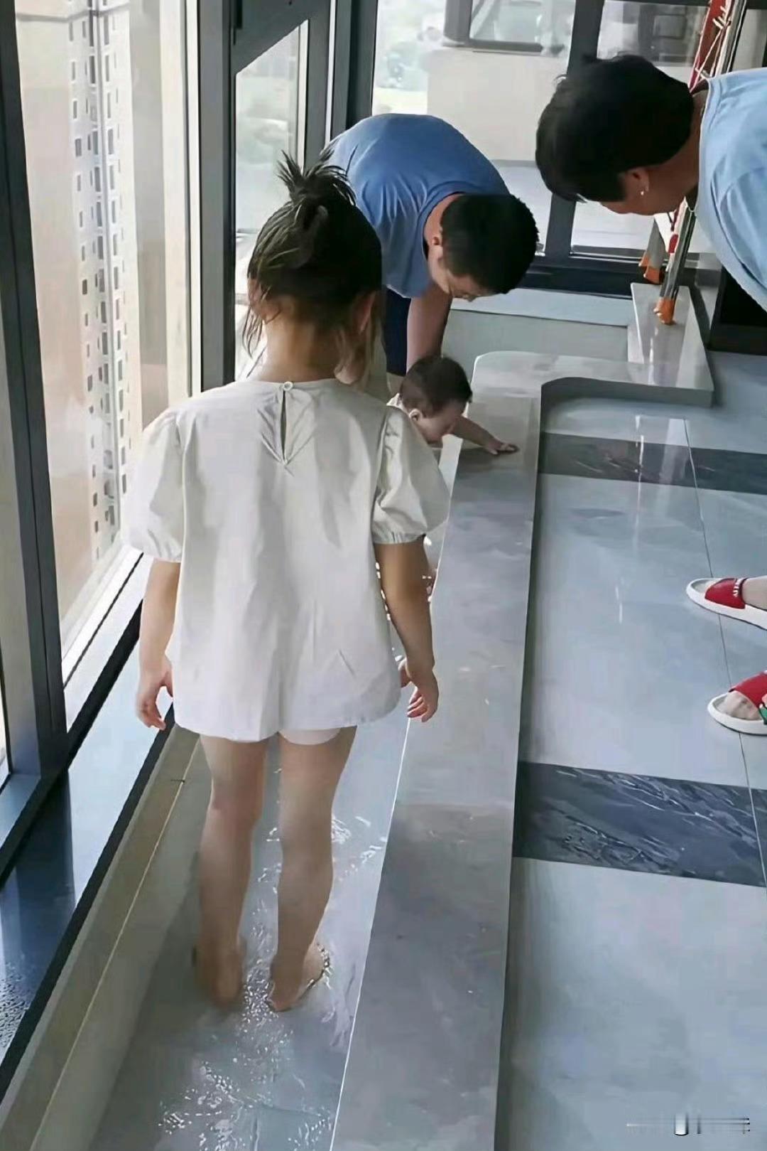 买了楼下房子的人估计肠子都悔青了吧 