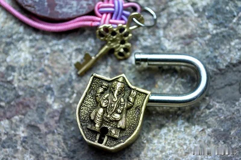 学会狠心，是你后半生的护身符
 
话就说透点：
 
人到48岁，身体和心态都该“