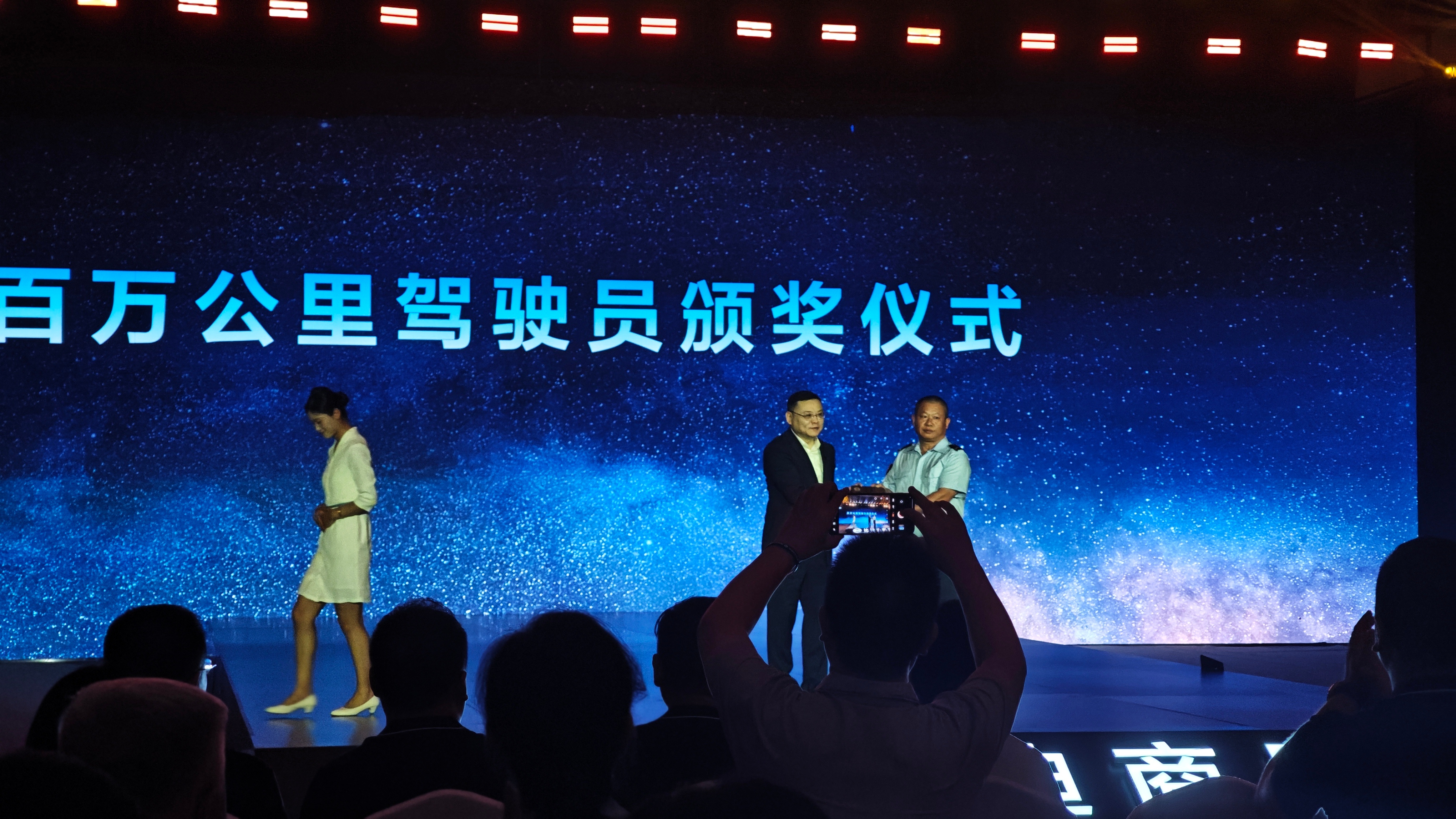 新能源客车八年跑了一百万公里，这也足够实验出来产品的质量了吧比亚迪商用车 ​​​