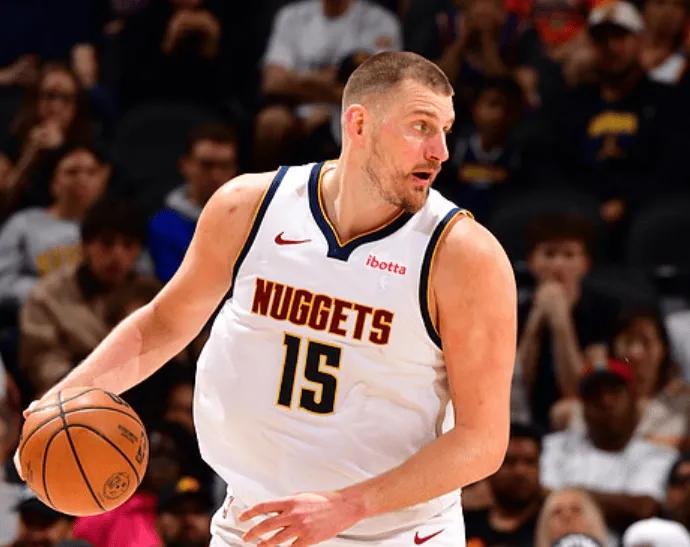 随着，季后赛临近，西部这边季后赛对阵形式，也极为地明朗了。
雷霆第一，马刺第二，