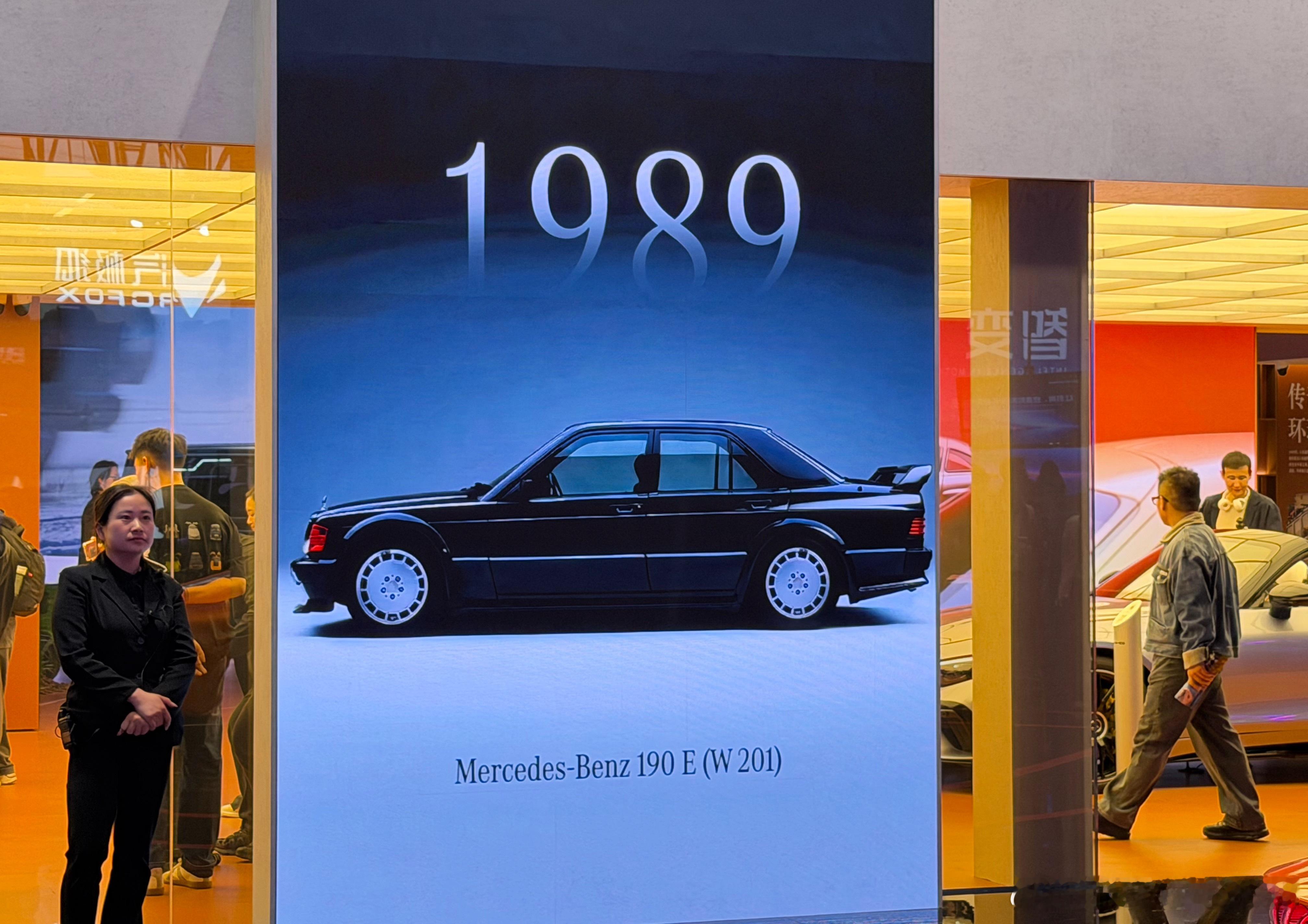 嗯，1989，这是我心中那个又帅又有压迫感的德味儿奔驰。凯文聊车