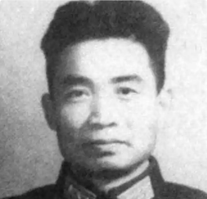 1937年，陈昌浩的警卫员被马家军发现，但敌人看了一眼，就让他走。不料，一个叛徒