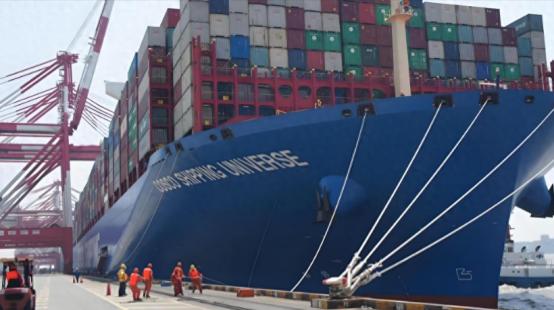 中方海警发海报，登船检查长荣货轮，美国敢运海马斯我们就笑纳！
 
这张海报里藏的