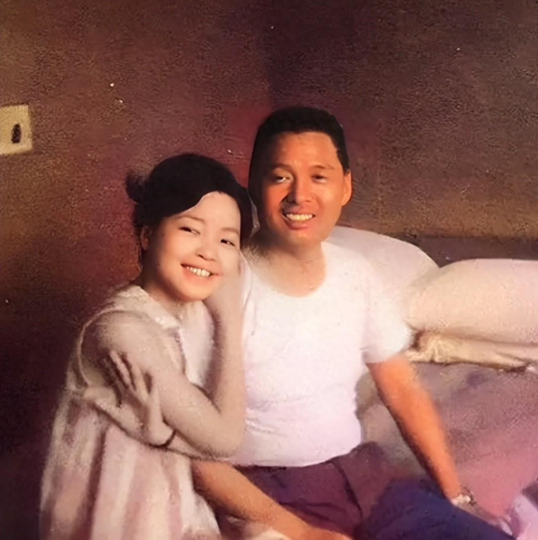 你知道吗？邓丽君和父亲的珍贵合影背后，其实当年父亲曾极力反对她走上歌唱之路
19