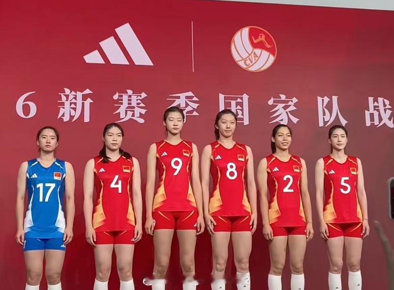 中国女排最新战袍签约仪式。中国女排2026世界女排联赛 （图片源可留言）。 