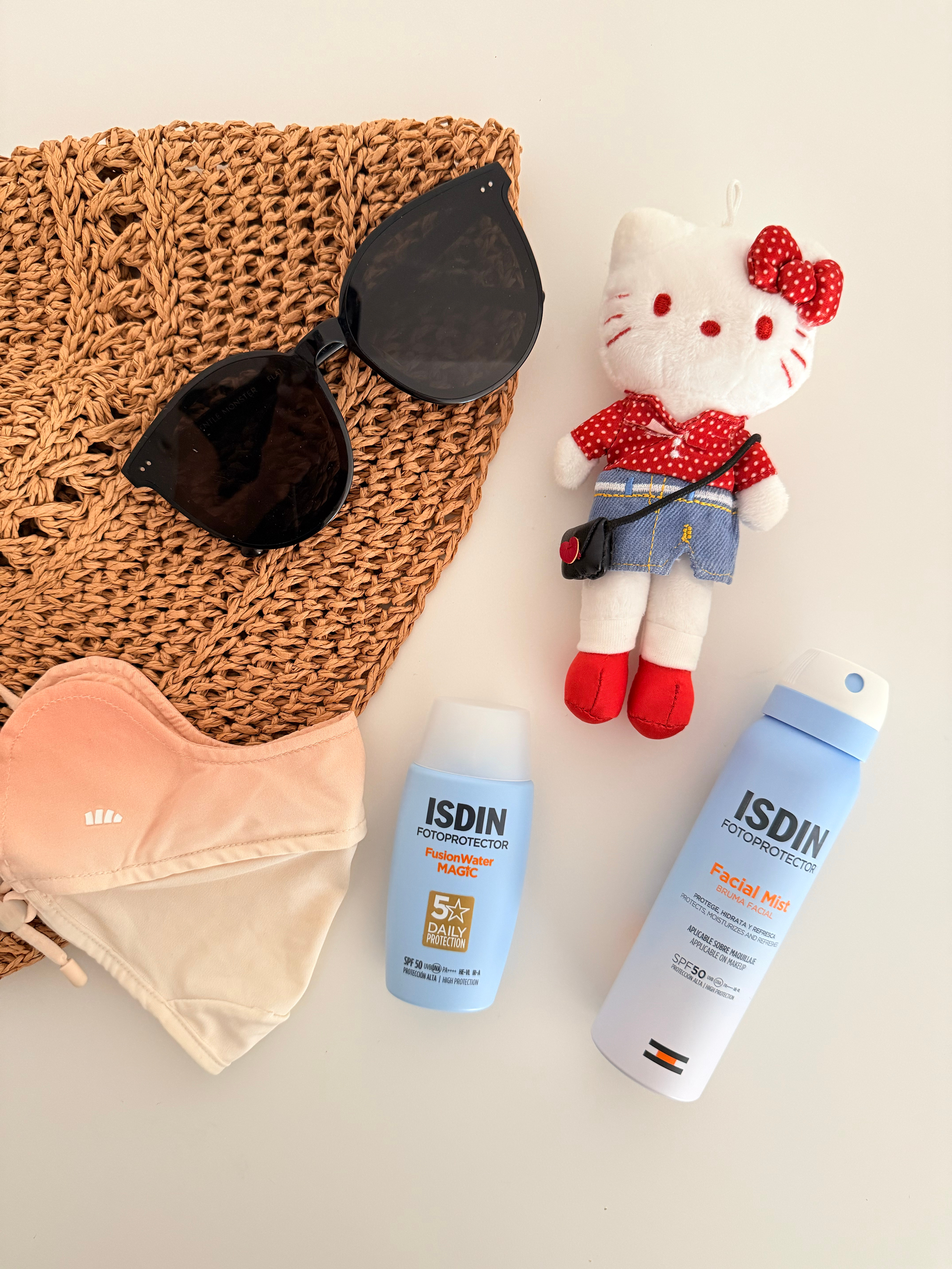 夏日4️⃣件套：防晒霜、口罩、太阳镜🕶️、草帽📍ISDIN FusionWa
