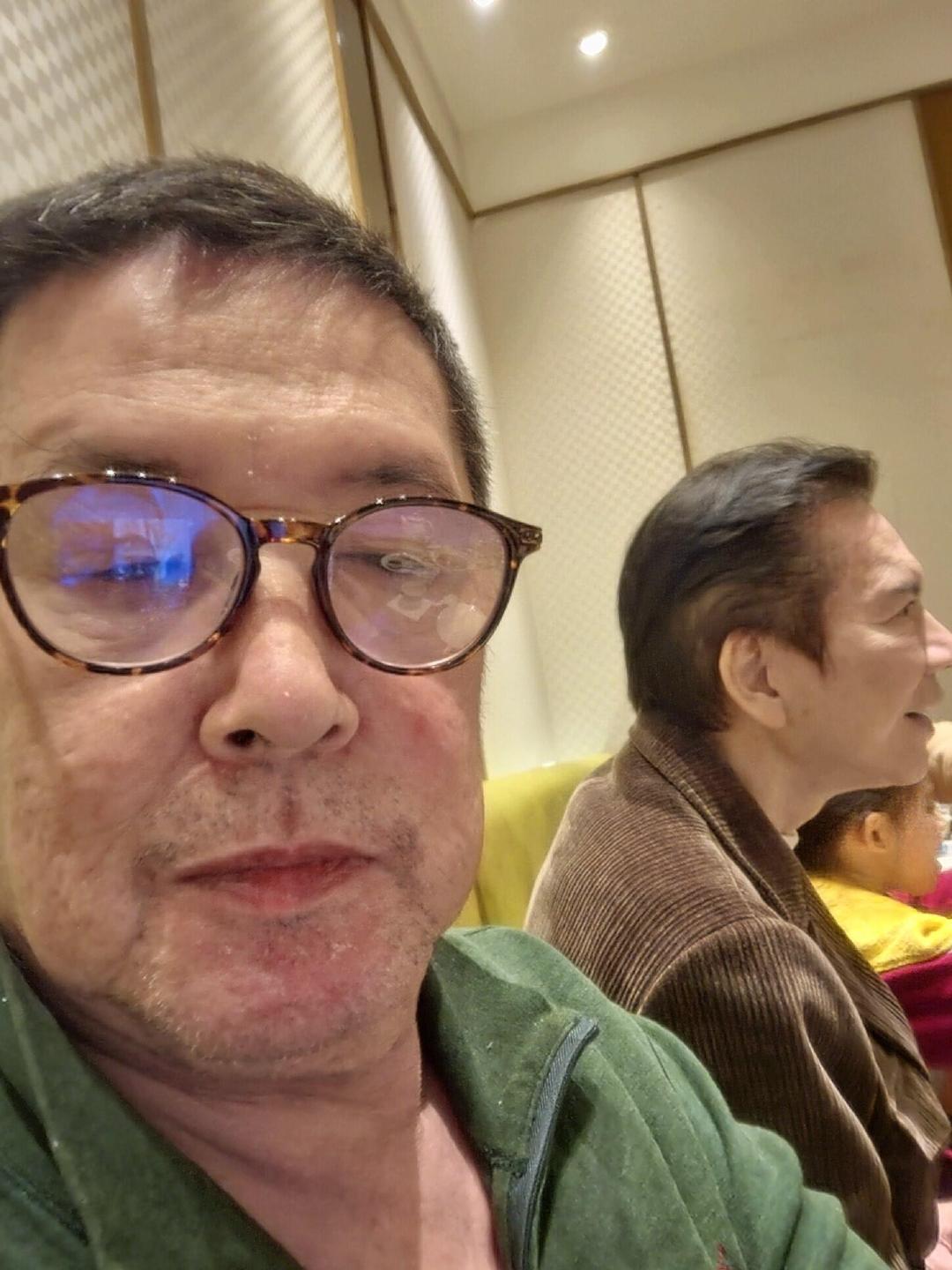 郭碧婷爸爸向华强聚会郭碧婷爸爸祝向太生日快乐 1月15日，郭碧婷爸爸在社交平台晒