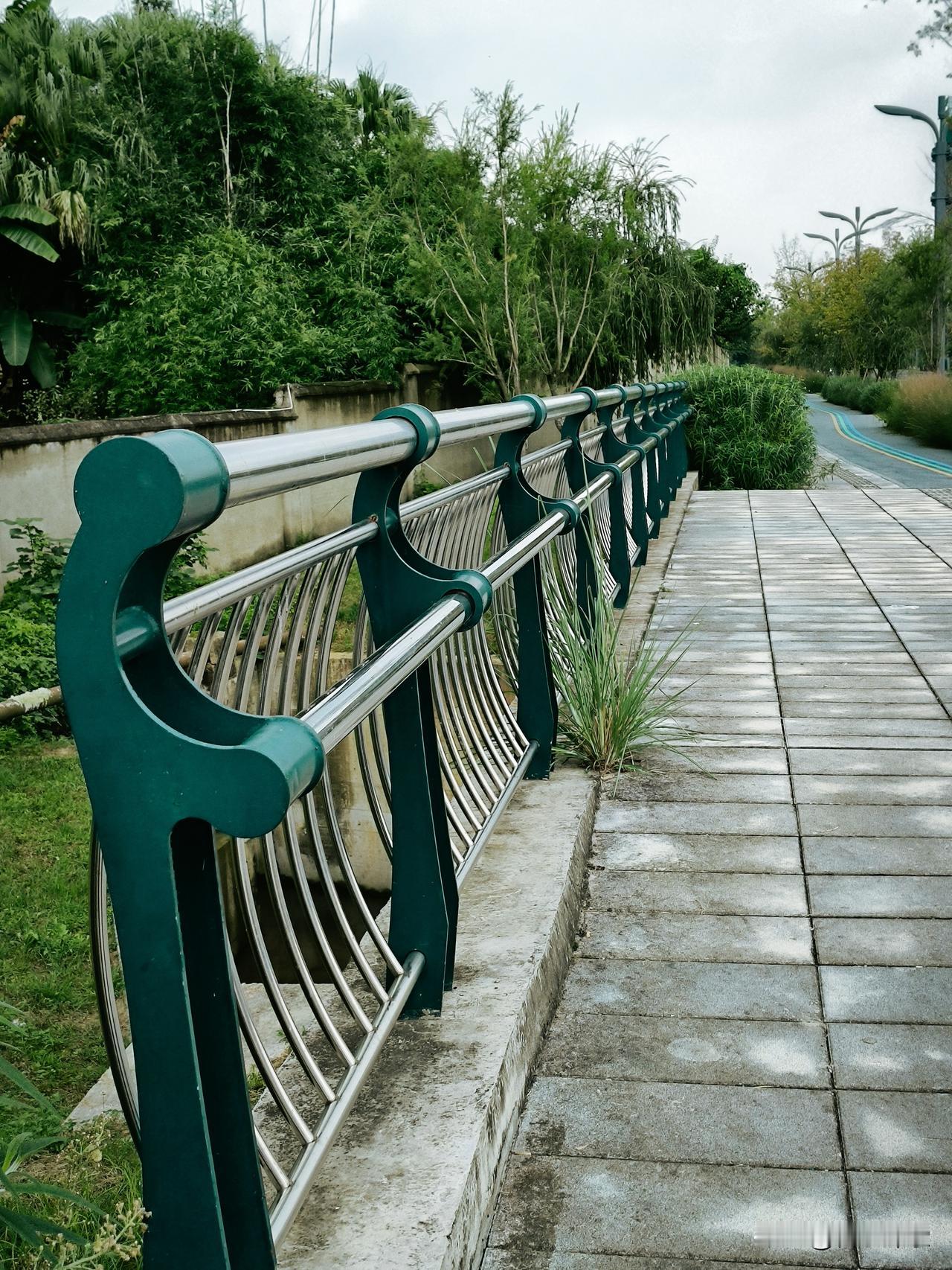 格鲁吉亚执政党总书记爆料：
西方国家曾怂恿我们对俄开战！
那位大使说尽管打 武器