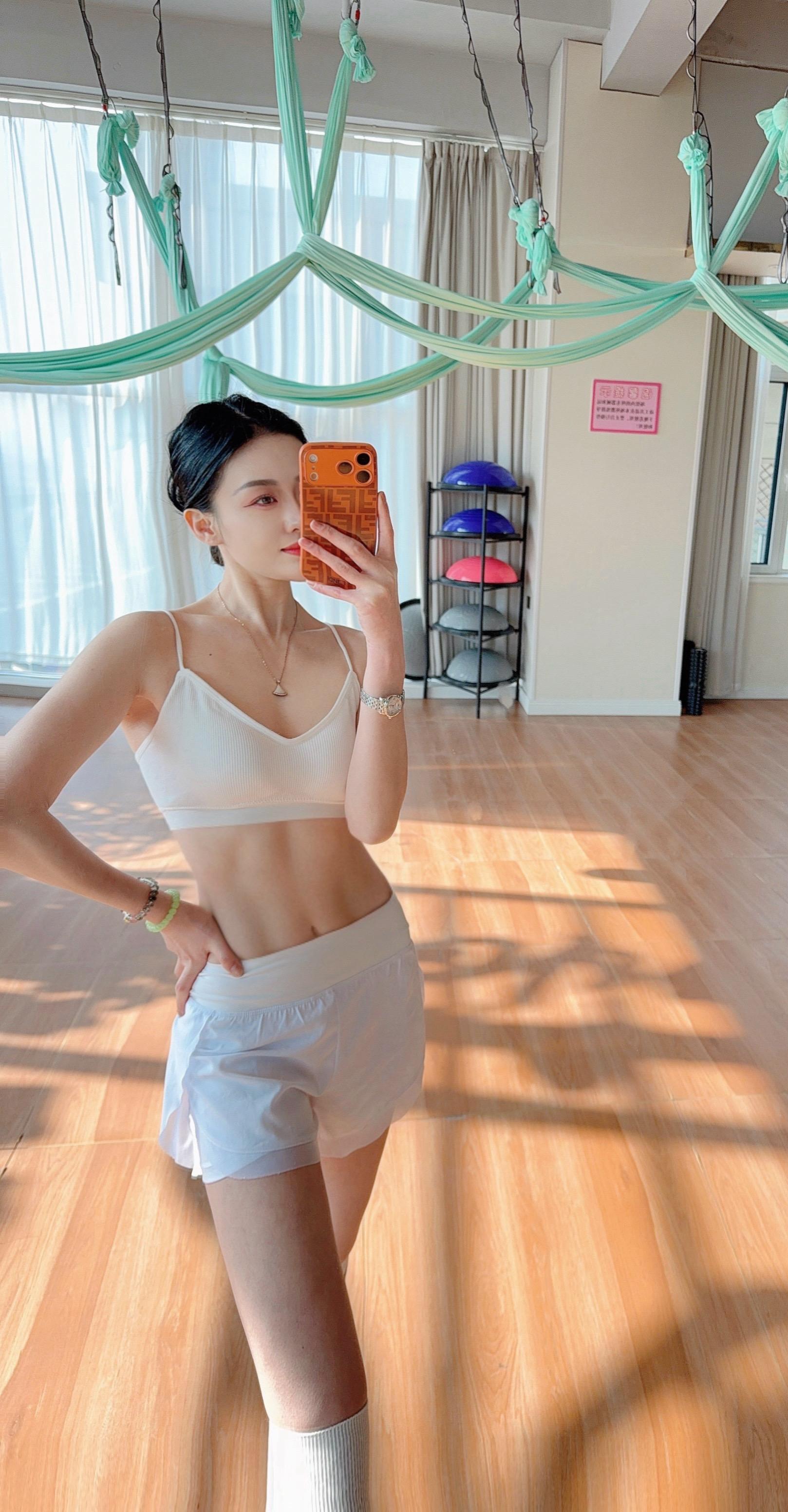 三十岁以后的漂亮，需要时间的沉淀不急不躁，时间会给你最好的证明.🏋