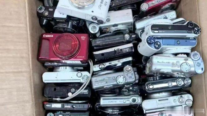 凤凰新闻【6年前2459元，现在4048元，老相机成“电子黄金”】相机涨价实在是