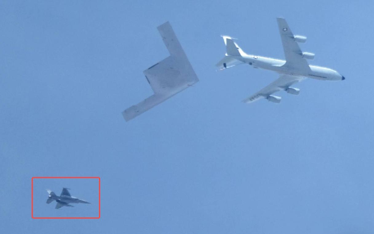 笑不活了！美军花千亿打造的“21世纪隐形王者”B-21，刚在沙漠完成5小时“空中