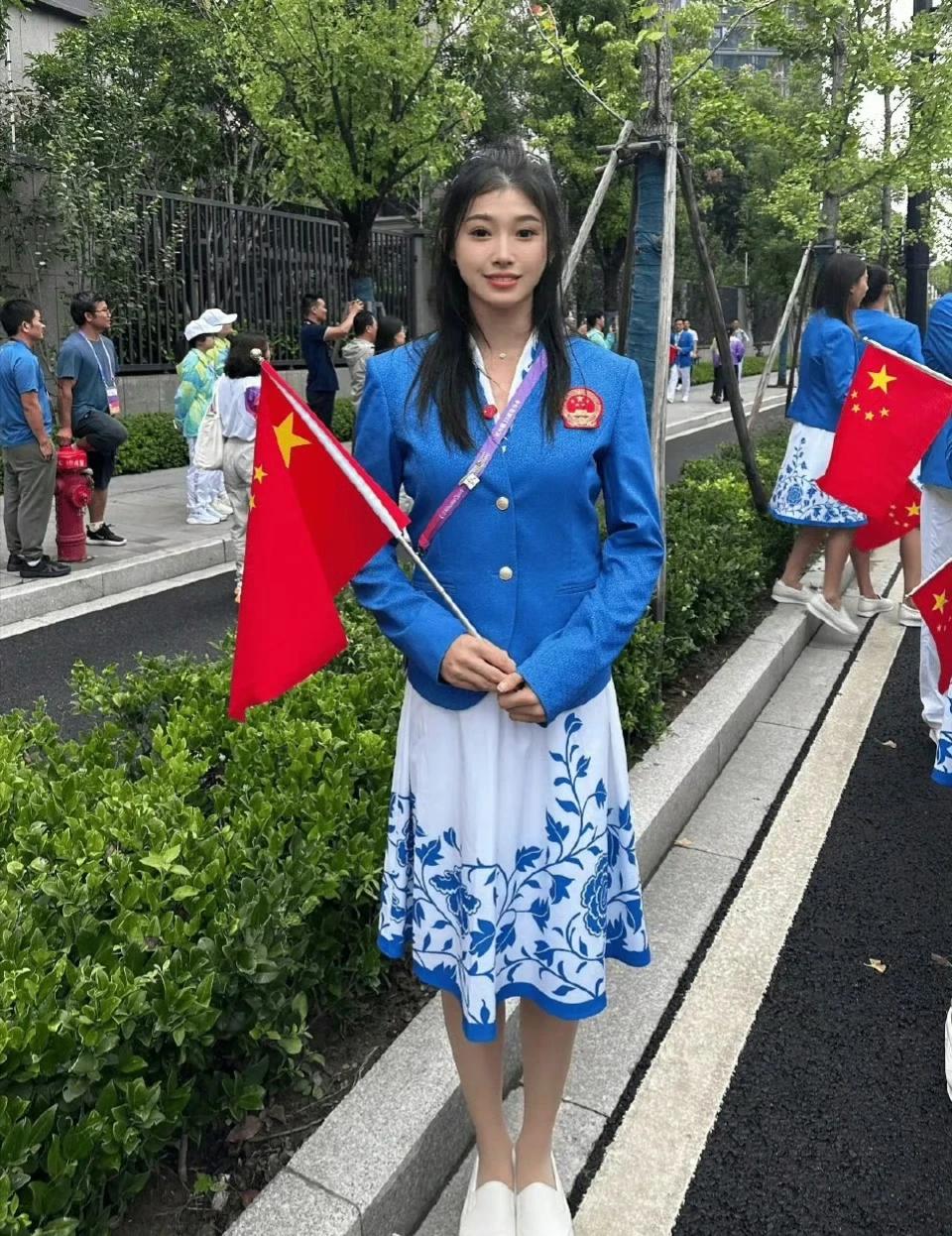 吴艳妮世界排名51，
为什么还有这么多人黑她? 60亿中的前51，还要咋样啊！