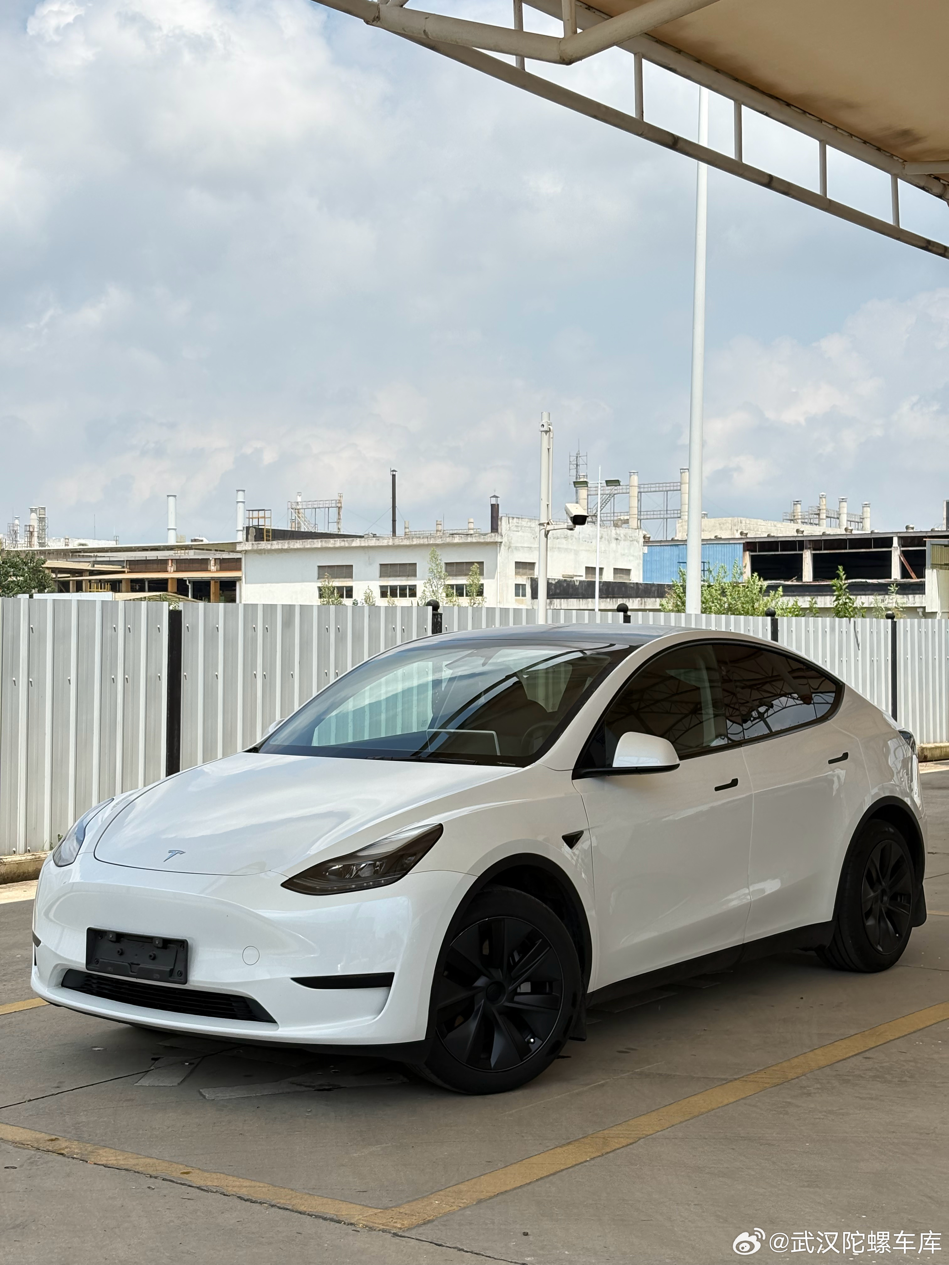 特价特斯拉model Y 已售🛫武汉店内24小时有同事好大哥在有收车卖车需求可