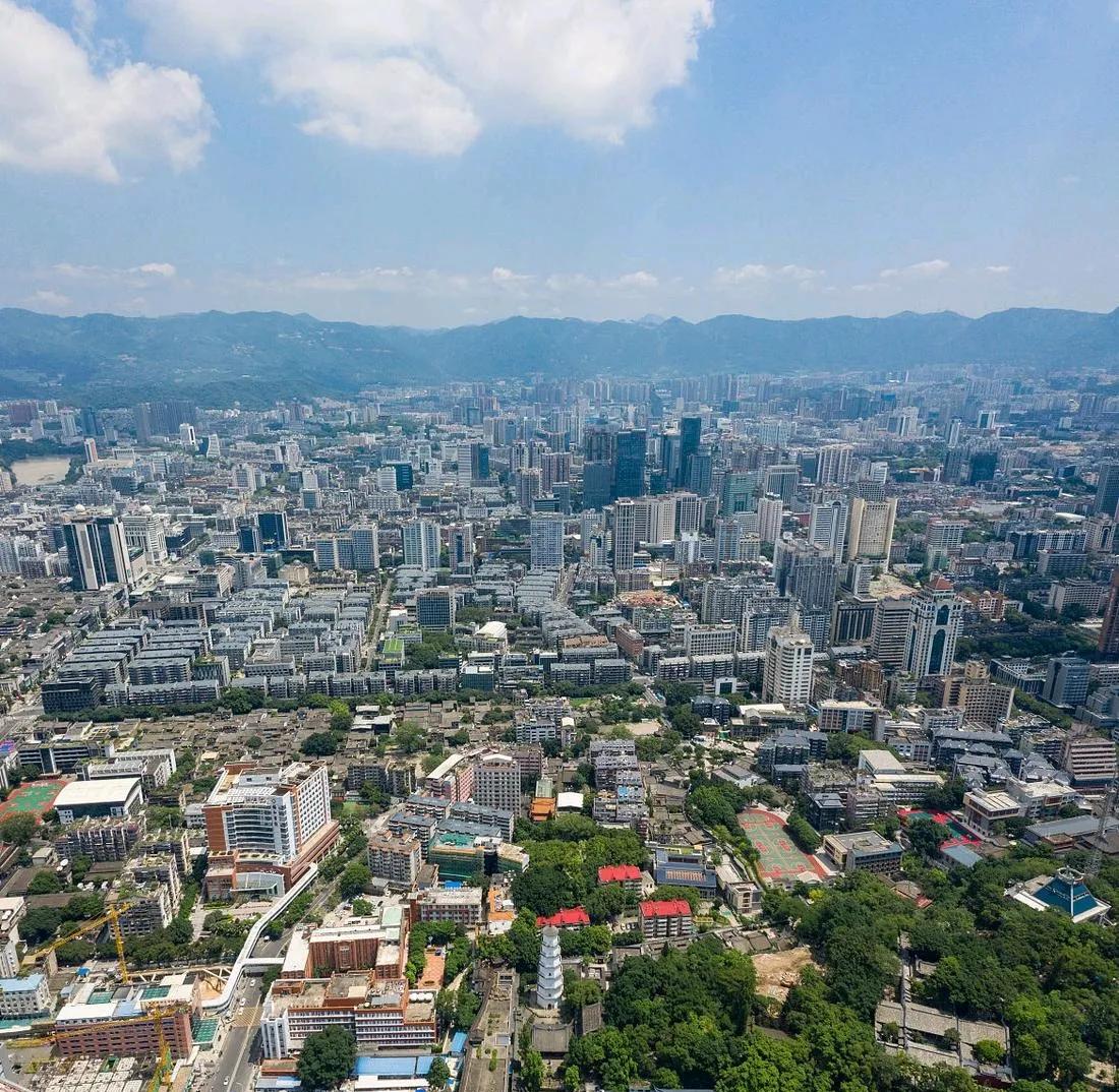 福州城建VS台北城建，虽然台湾没落了，但瘦死的骆驼比马大，福州与台北相比，还是有