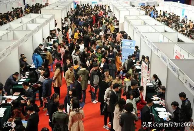 大学毕业找不到工作，上大学上了个寂寞。

现在大学生找工作可真不容易。每年毕业的