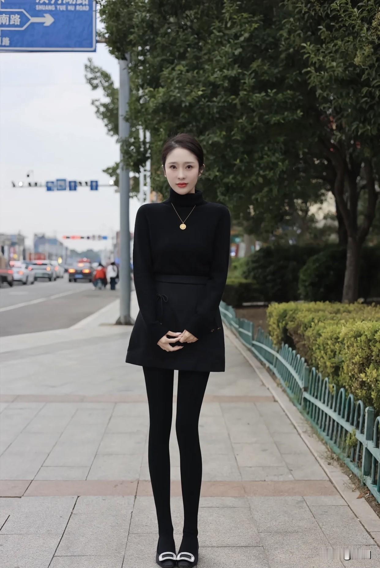 成熟的女人到底是哪里吸引人?着装打扮有自己的风格，优雅得体。