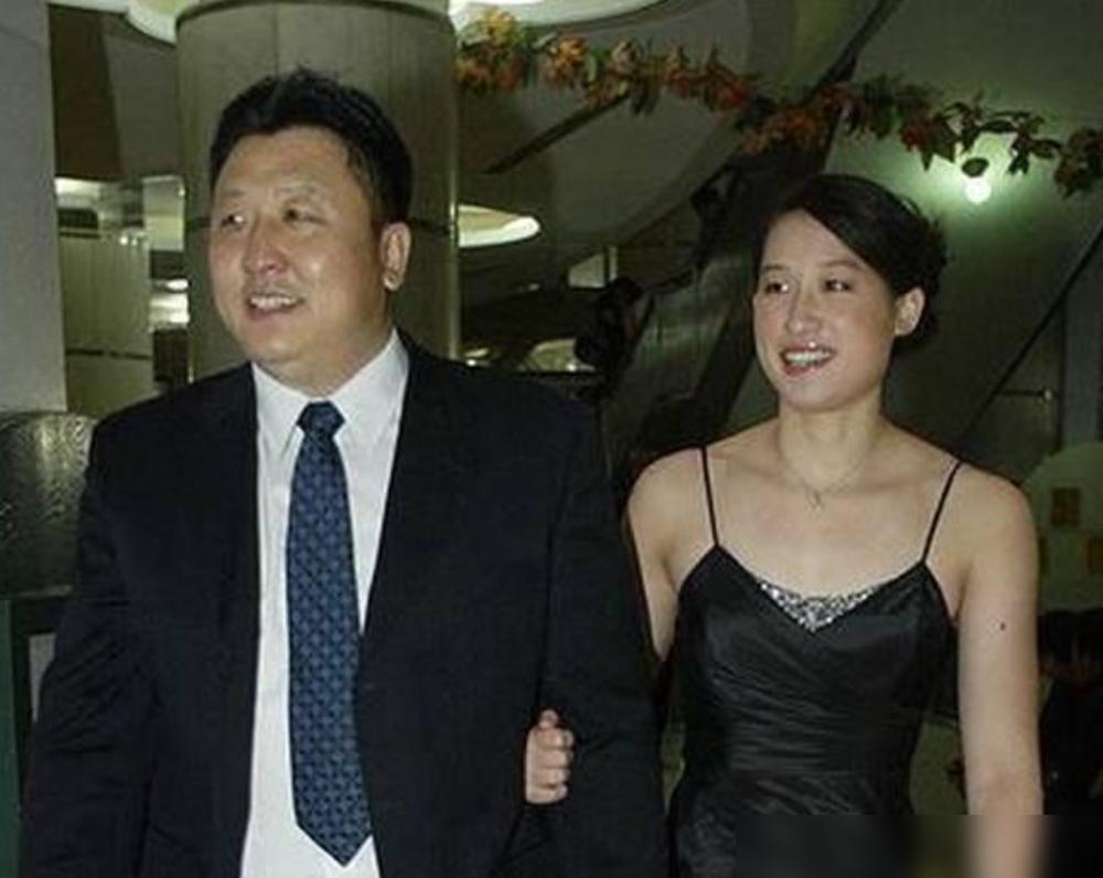 2016年，27岁的奥运冠军刘子歌，不顾父母反对，嫁给50岁教练后生下一儿一女。