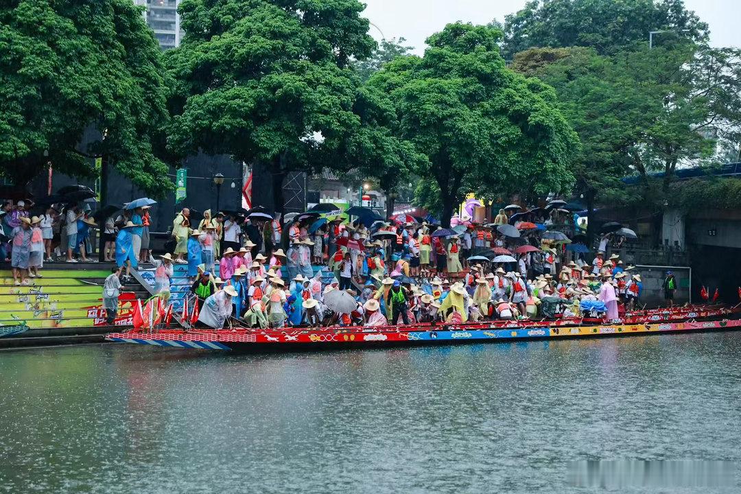 龙舟赛是广东人最鲜活的一集不敷衍每一场传统盛会勤练龙舟诚心祭祖拜月广东人自带一股