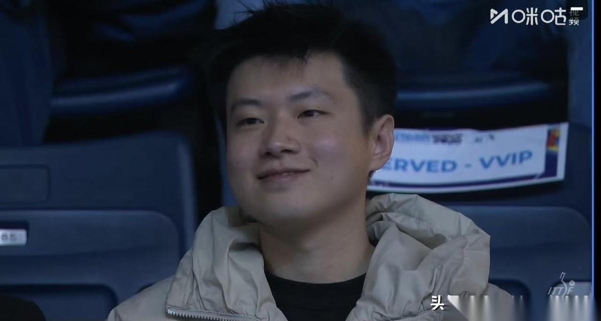 赵心童来现场看王楚钦的比赛了，央视直播给了一个长镜头。赵心童也在伦敦参加斯诺克世