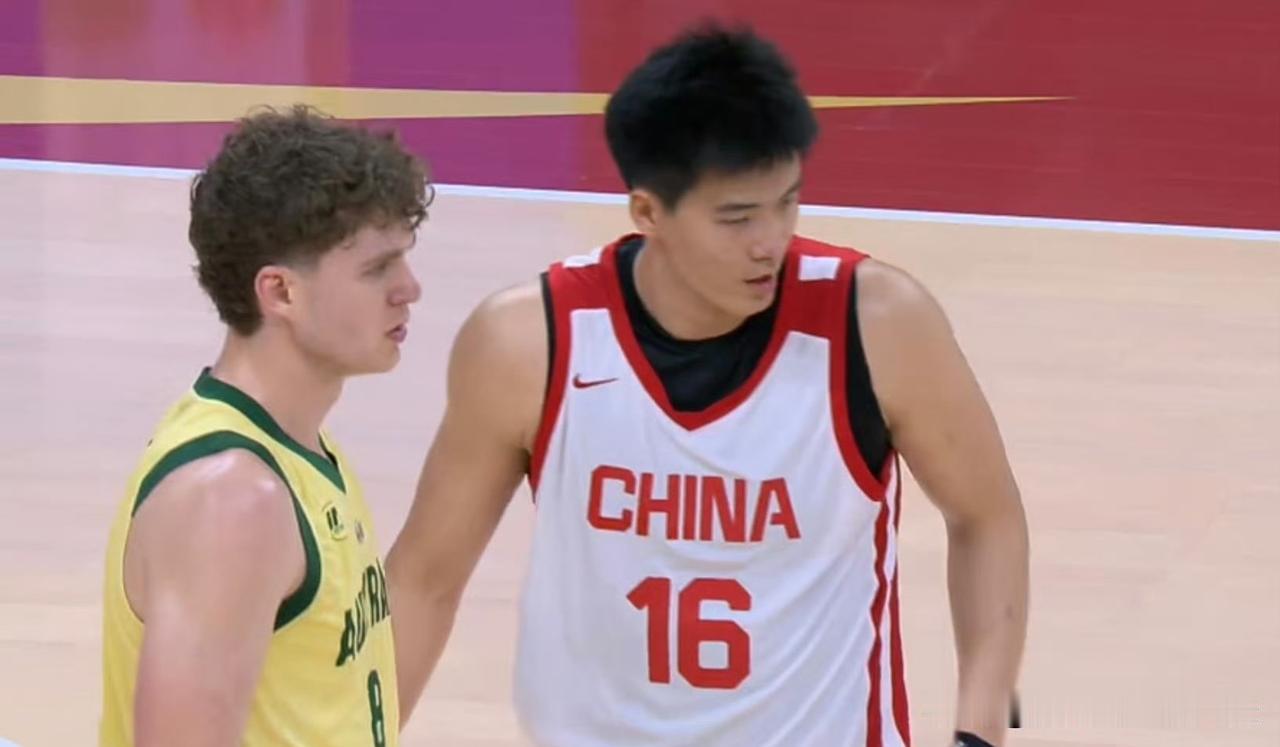 咪咕解说：焦泊乔在国家队眼神也不迷离了，脚步也轻盈了，拼劲十足，和联赛里简直就是