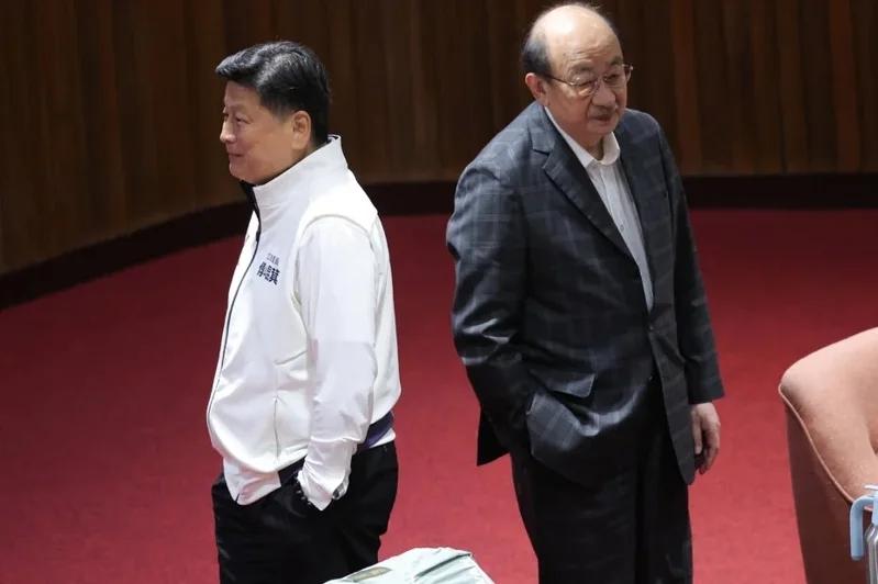 军购条例三读上限7800亿，傅崐萁：粉碎各行各业“绿友友”成军火商
台“立法院”