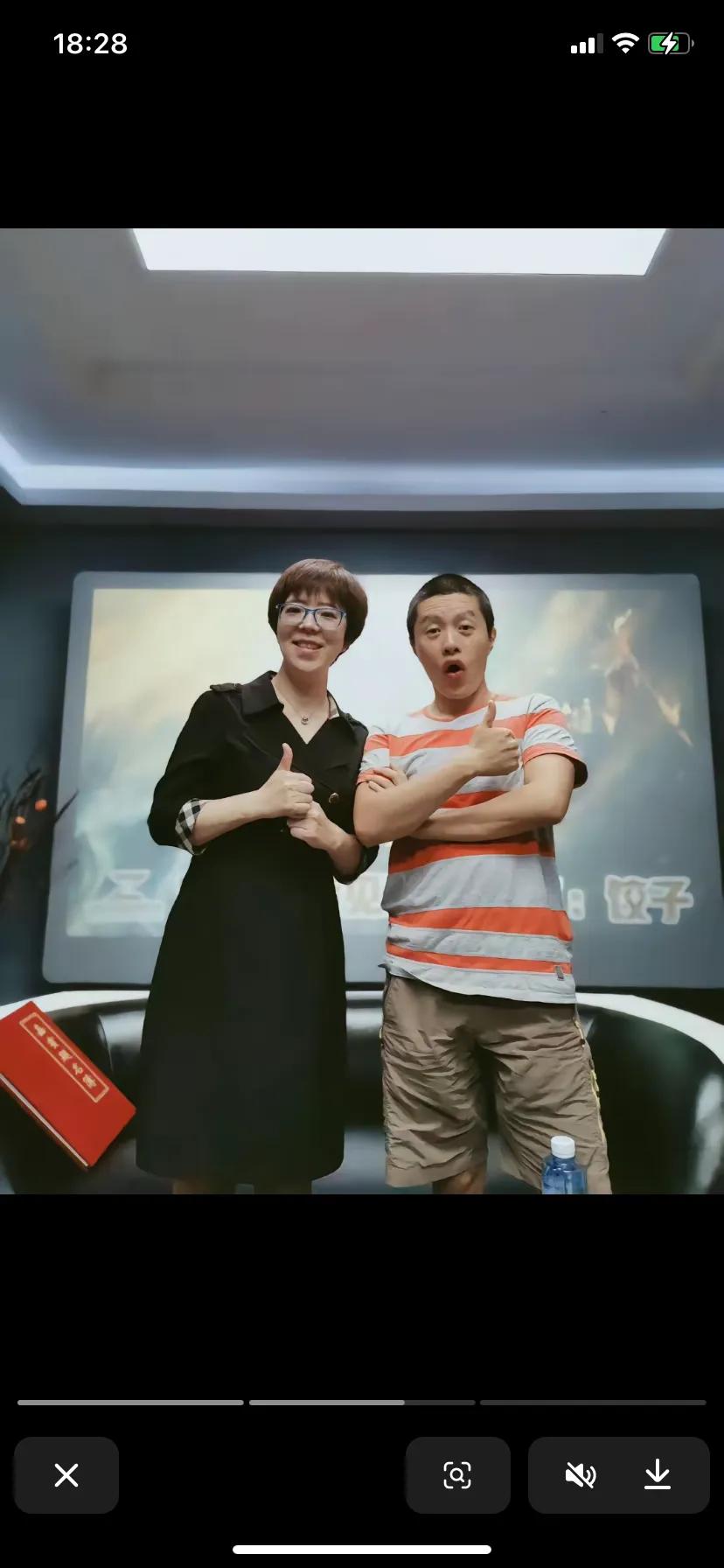 要说《哪吒2》火了之后最大的收益者是谁？
肯定是饺子的妻子李梦琳！
正是这个陪伴