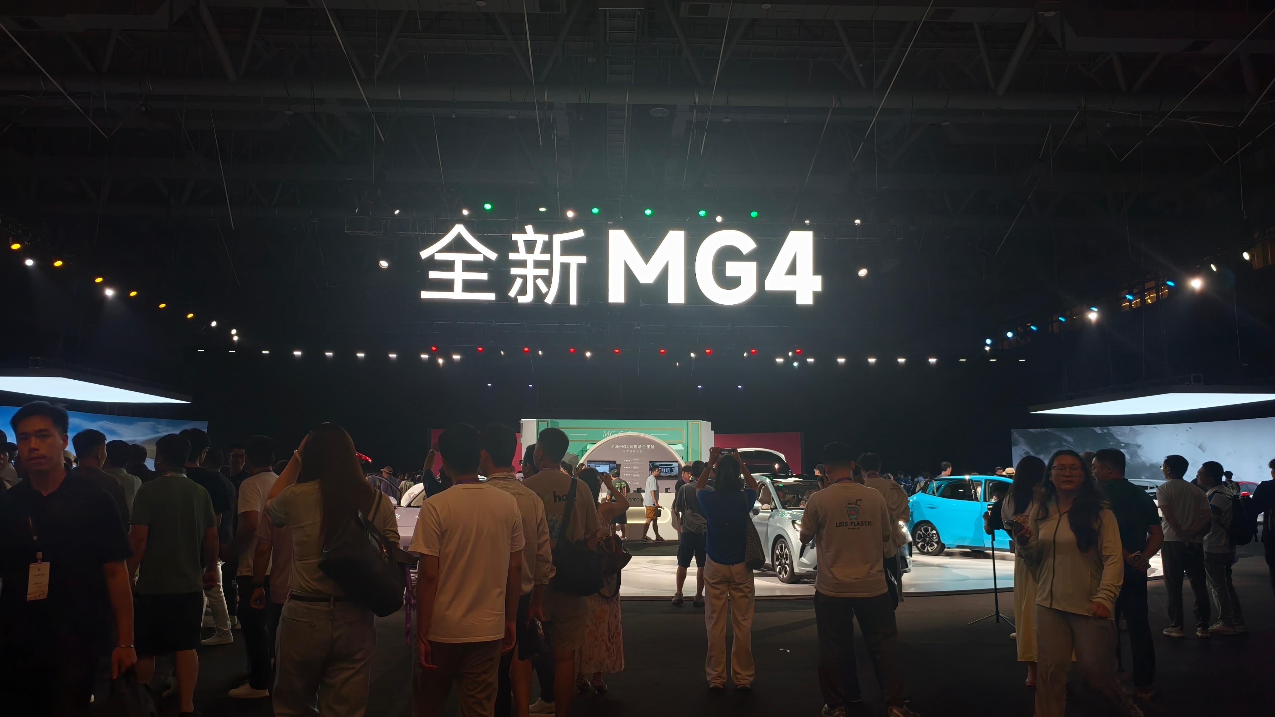 mg4疯了预售价7.38万 其实，如果你来现场看看这个车的质感和尺寸，你就大概能