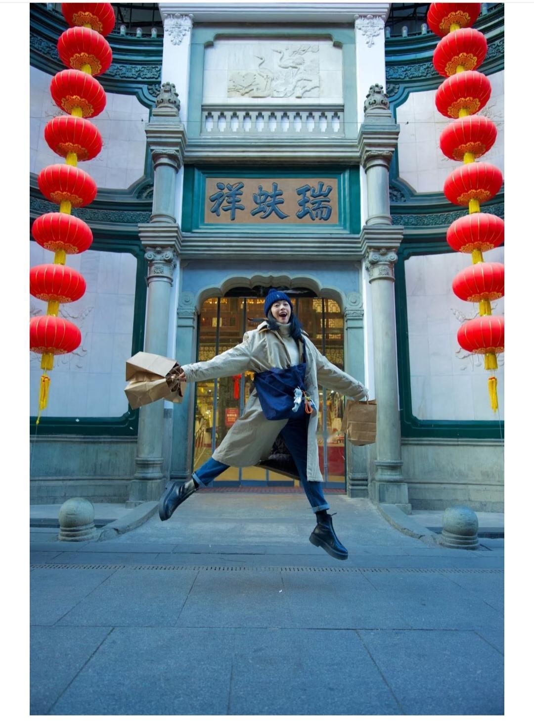 姚晨，袋子是空的吧。