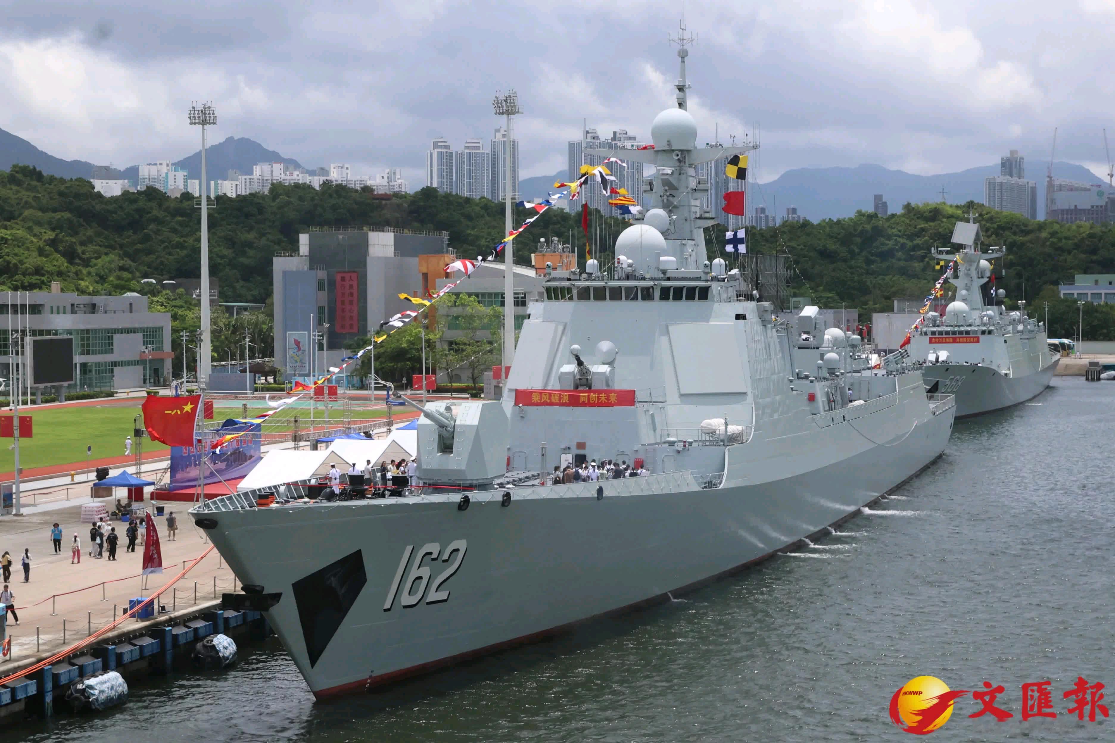 昂船洲码头内的052D南宁舰、054A衡阳舰烽火问鼎计划中国海军