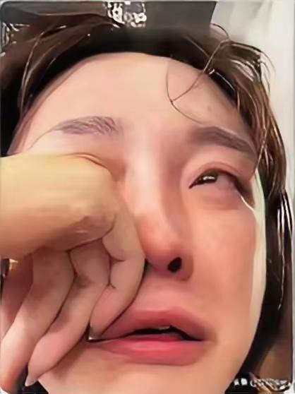 河南一29岁女孩无偿捐献骨髓，救了一名17岁白血病男孩。没想到，男孩康复后见到她