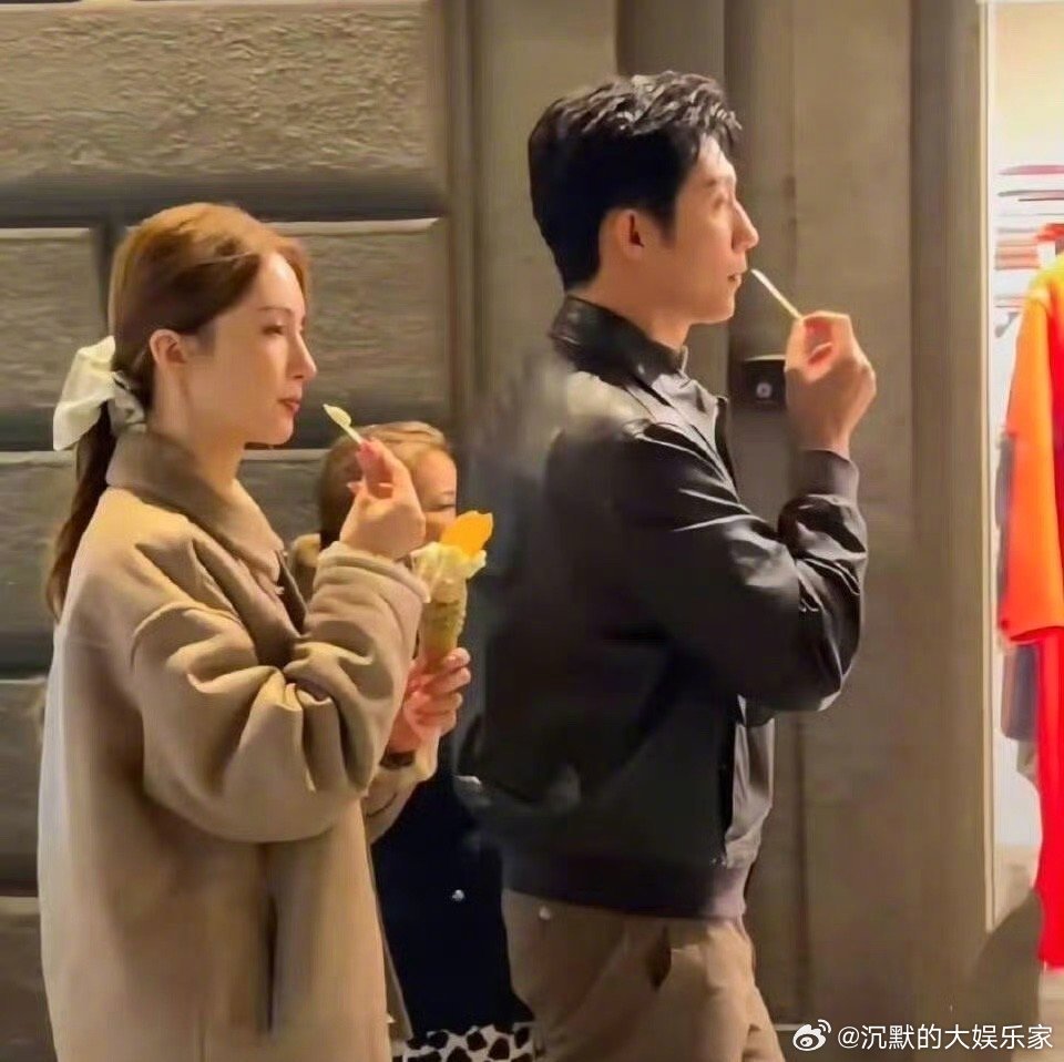 黄景瑜金晨将合作《明川有知夏》，粉丝认为这是烂饼，金晨直播时回应此事：“哎呀，没