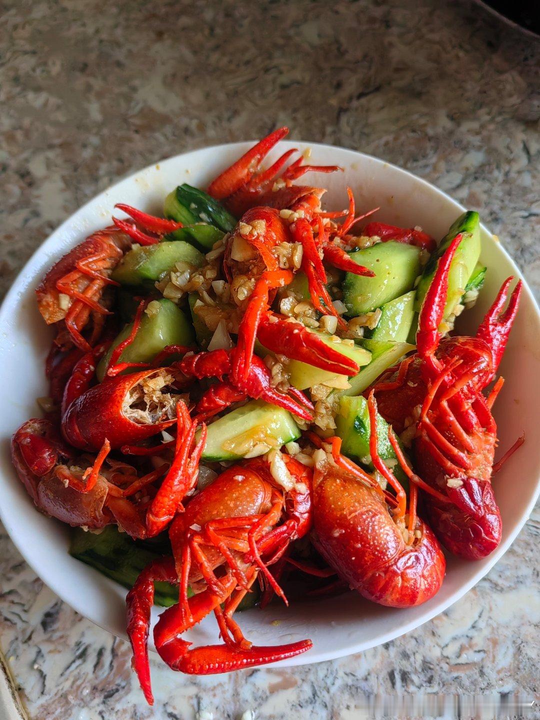 吃小龙虾尽量选蒜香的最爱蒜香小龙虾🦞