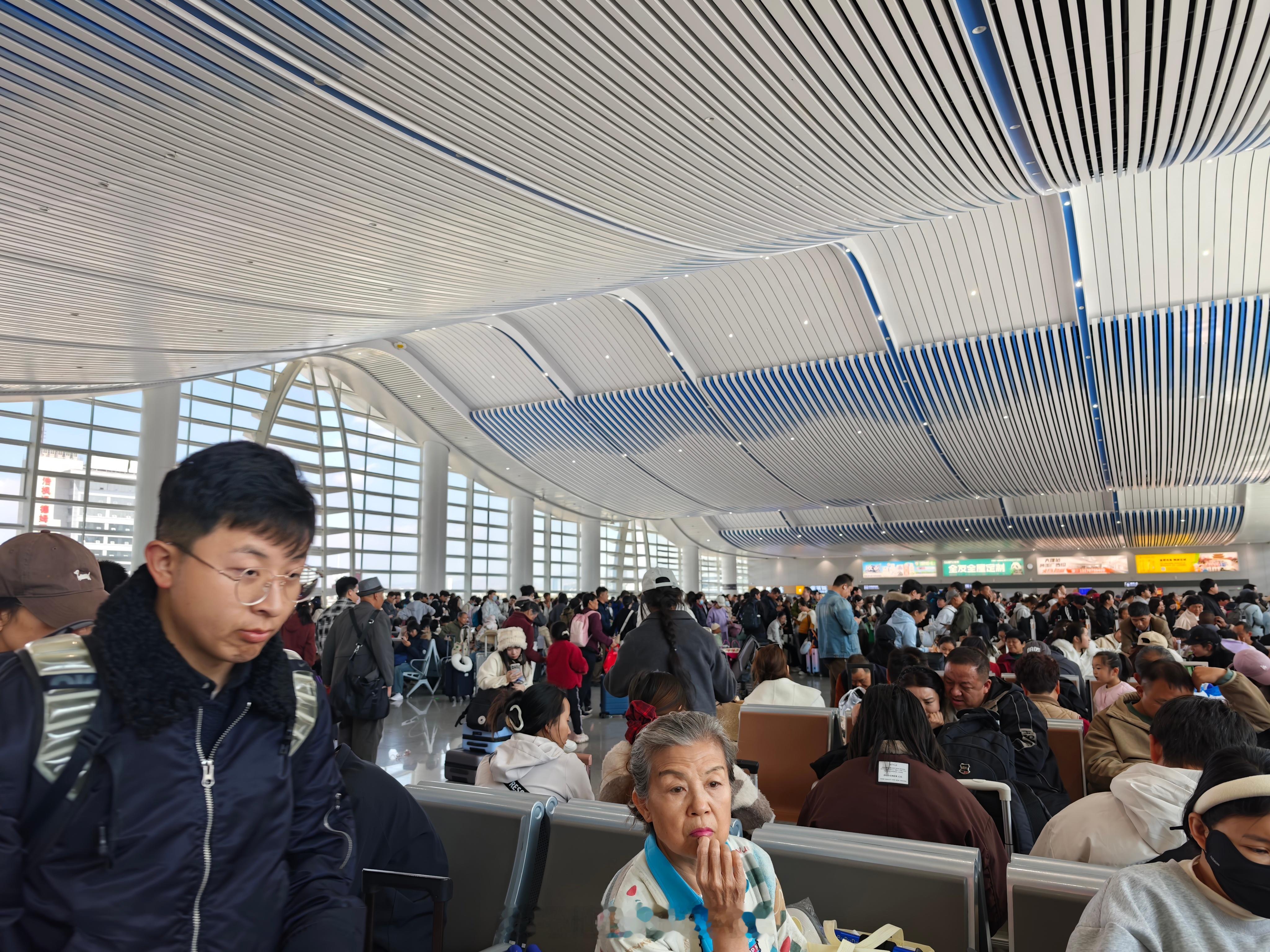 买了一个全程票站，浅浅感受一下春运