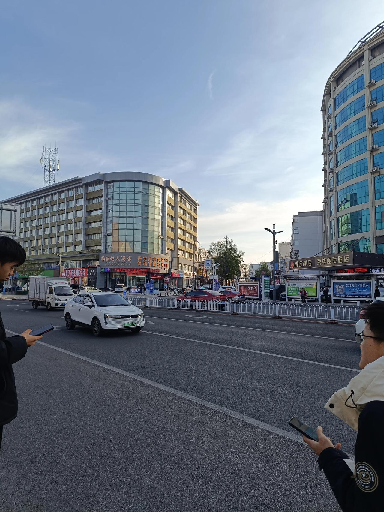 古城保定真的是越来越好啊，如果工资能再高点就好了啊，这样才是新二线城市啊！保定