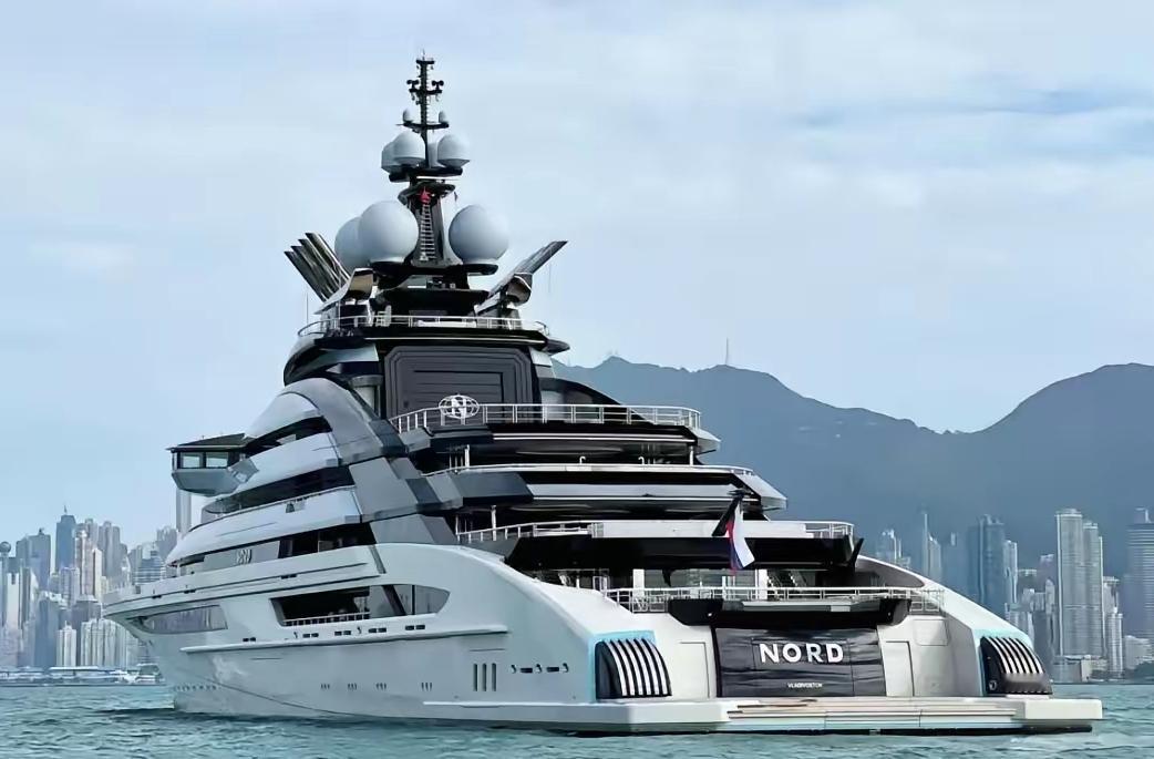 豪横！俄5亿豪艇过霍尔木兹海峡，畅通无阻

俄罗斯超级富豪阿列克谢·莫尔达绍夫的