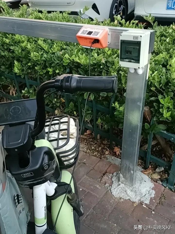 便民化服务。
荆门城区到处都安装了电瓶车充电装置，只要扫码就可以充电，非常方便。