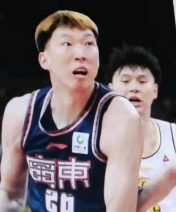 客观说，周琦打球算是很干净的，篮球还是要凭硬实力说话。这次浙江东阳光在与广东的二