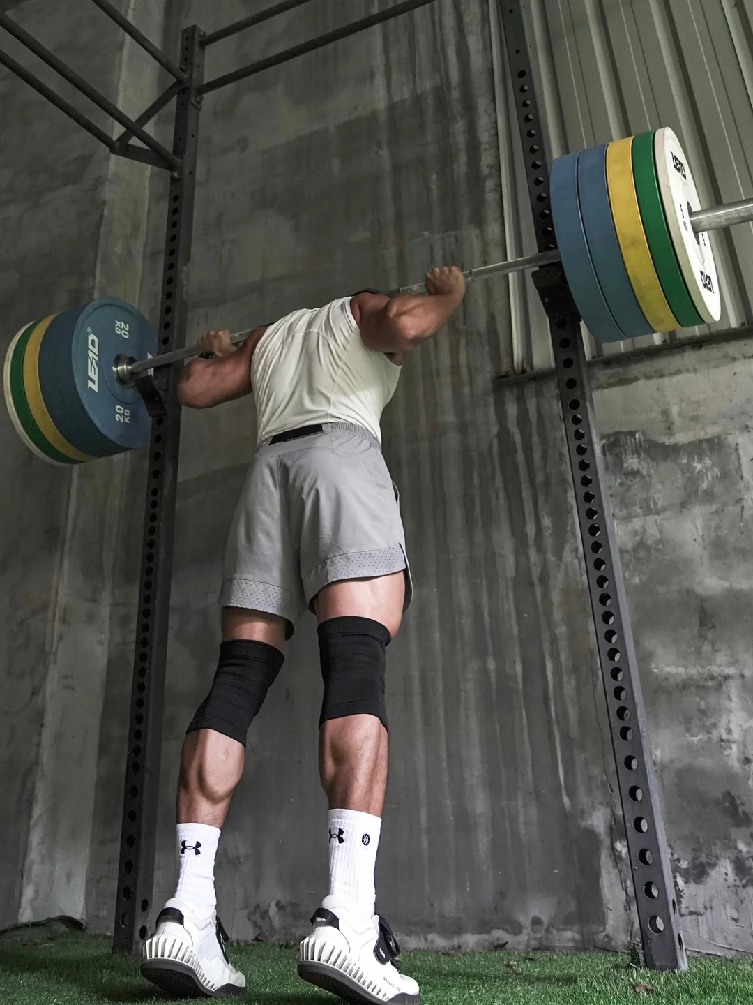 闷热的天蹲腿，要了老命💦