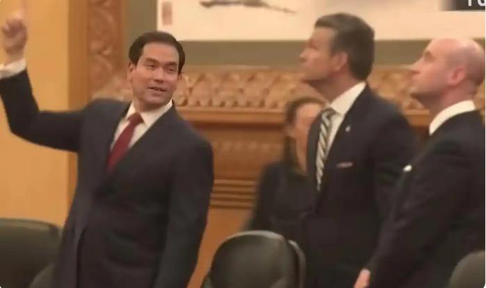 美国国务卿卢比奥在第一天会后接受NBC新闻采访时对有关中东问题表示：“我们不是在
