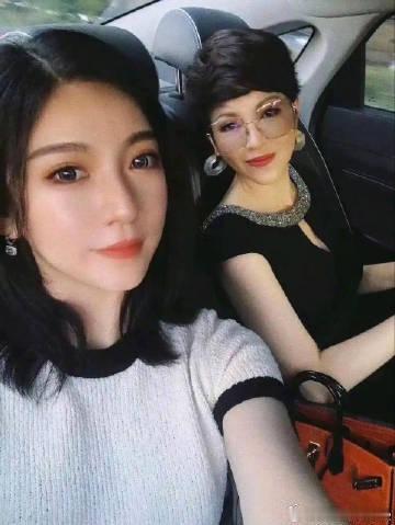歌手杭天琪的女儿张雅涵发帖，指控演员冯文娟早年介入过她父母的婚姻，“我四岁的时候