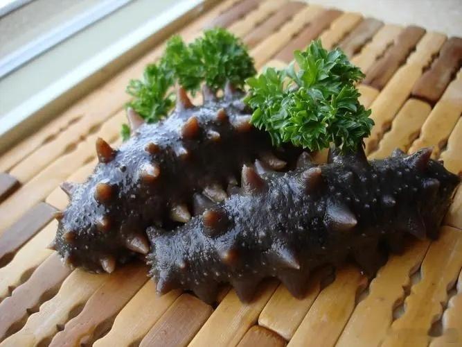 哪些人，不适合吃“海参”？ 中医认为，海参，性平味咸，具有补肾益精，养血润燥的功