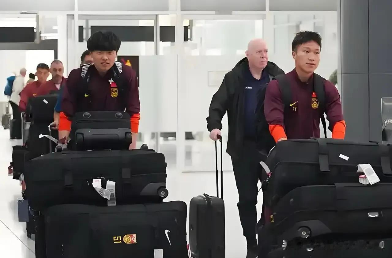 国足队员说：
再降薪我们就不玩了，退役。

同意、同意、支持、支持
大家还会为你